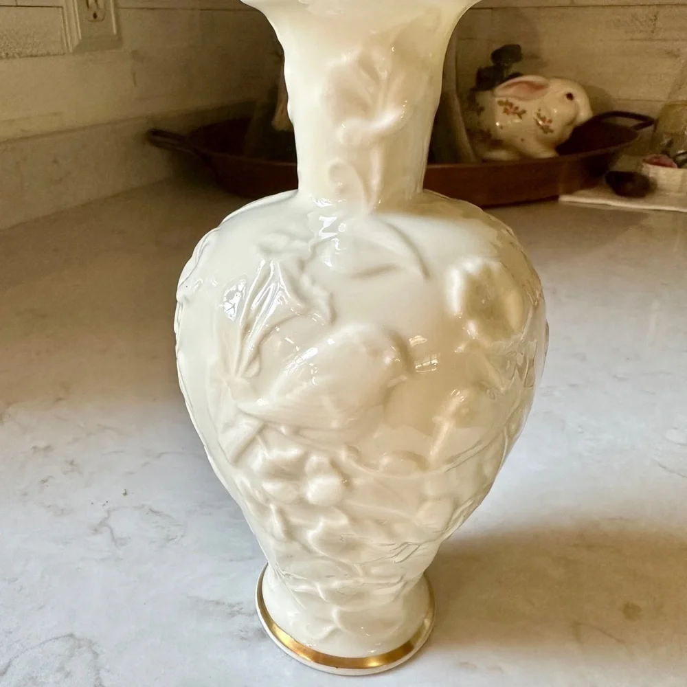 LENOX, “FLOWERS OF AFFECTION” VASE. PART OF A LIMITED EDITION COLLECTION.
